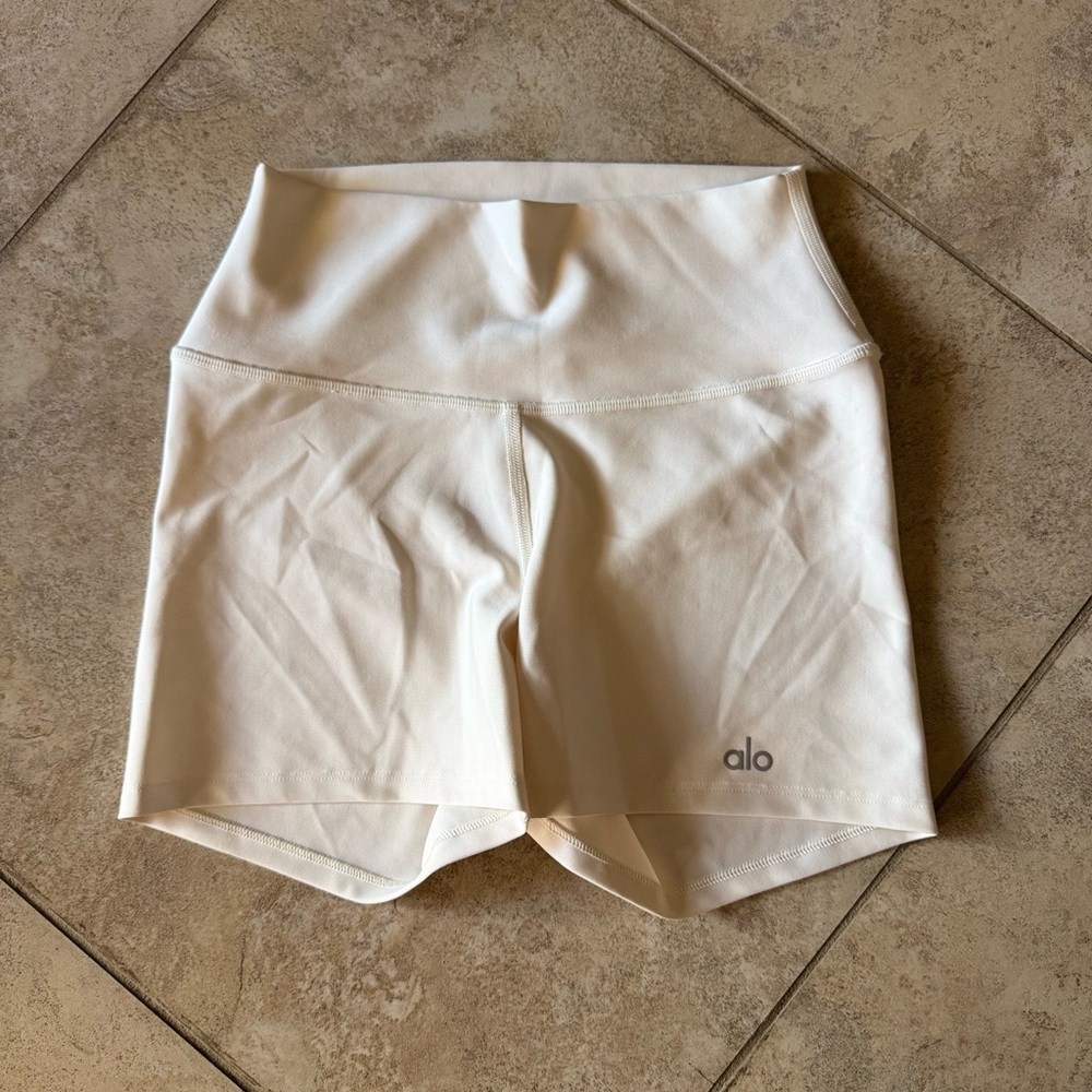ALO Yoga Women's Cream Bike Shorts